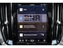 Volvo V60 T6 Recharge Essential - IntelliSafe Assist & Surround - Parkeercamera achter - Lederen Bekleding - Verwarmde voorstoelen, stuur & achterbank - Parkeersensoren voor & achter - Elektr. verstelbare lendesteunen - 19' LMV