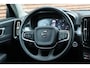 Volvo XC40 T3 Automaat Momentum Pro | Verwarmde voorstoelen + stuurwiel | Verwarmde achterbank | Standkachel | All-season banden | Keyless entry | Achteruitrijcamera | Reservewiel |