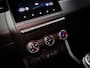 Renault Clio 1.0 TCe Zen (APPLE CARPLAY / ANDROID AUTO, NAVIGATIESYSTEEM, CRUISE CONTROL, LANE ASSIST, LED-KOPLAMPEN, AIRCO, NAP)