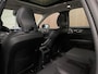 Volvo XC60 T6 AWD Recharge Ultimate Dark | Vol! | Bowers & Wilkins | Luchtvering | Trekhaak | 360° Camera | Head-Up Display | Adaptieve Cruise Control | Stoelverwarming voor+achter | Stuurwielverwarming | Full LED meesturende koplampen | Pilot Assist | BLIS Dode Hoe .