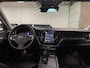 Volvo XC60 T6 AWD Recharge Ultimate Dark | Vol! | Bowers & Wilkins | Luchtvering | Trekhaak | 360° Camera | Head-Up Display | Adaptieve Cruise Control | Stoelverwarming voor+achter | Stuurwielverwarming | Full LED meesturende koplampen | Pilot Assist | BLIS Dode Hoe .