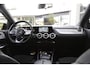 Mercedes-Benz B-klasse 250 e AMG*Perfect Onderh.*Night pakket/Half Leder/Stoelverw./Camera/LED/Apple Carplay-Android/Sfeer/Act. Remass./Rijstrook/Standkachel/Parkeersens.V+A/18 inch LM*
