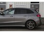 Mercedes-Benz B-klasse 250 e AMG*Perfect Onderh.*Night pakket/Half Leder/Stoelverw./Camera/LED/Apple Carplay-Android/Sfeer/Act. Remass./Rijstrook/Standkachel/Parkeersens.V+A/18 inch LM*