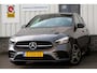 Mercedes-Benz B-klasse 250 e AMG*Perfect Onderh.*Night pakket/Half Leder/Stoelverw./Camera/LED/Apple Carplay-Android/Sfeer/Act. Remass./Rijstrook/Standkachel/Parkeersens.V+A/18 inch LM*