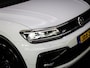 Volkswagen Tiguan 1.5 TSI ACT Highline Business R (PANORAMADAK, SFEERVERLICHTING, TREKHAAK, ADAPTIVE CRUISE CONTROL, BLUETOOTH)