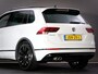 Volkswagen Tiguan 1.5 TSI ACT Highline Business R (PANORAMADAK, SFEERVERLICHTING, TREKHAAK, ADAPTIVE CRUISE CONTROL, BLUETOOTH)