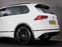 Volkswagen Tiguan 1.5 TSI ACT Highline Business R (PANORAMADAK, SFEERVERLICHTING, TREKHAAK, ADAPTIVE CRUISE CONTROL, BLUETOOTH)