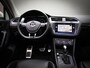 Volkswagen Tiguan 1.5 TSI ACT Highline Business R (PANORAMADAK, SFEERVERLICHTING, TREKHAAK, ADAPTIVE CRUISE CONTROL, BLUETOOTH)