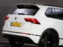 Volkswagen Tiguan 1.5 TSI ACT Highline Business R (PANORAMADAK, SFEERVERLICHTING, TREKHAAK, ADAPTIVE CRUISE CONTROL, BLUETOOTH)