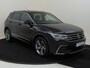 Volkswagen Tiguan 1.4 TSI eHybrid R-Line Business | Panoramadak | 360 camera | Dodehoek detectie | Keyless | Lederen bekleding | Stoel- en stuurwielverwarming | Parkeerasisstent |