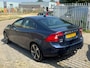 Volvo S60 1.6 T4 Kinetic 180PK AUTOMAAT! Navi l Cruise l LED l Airco ECC! 1e eigenaar l NL AUTO DEALER OH l NIEUWSTAAT!