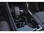 Volvo XC40 Extended Range Plus 82 kWh - IntelliSafe Assist & Surround - Parkeercamera achter - Verwarmde voorstoelen & stuur - Parkeersensoren voor & achter - Draadloze tel. lader - Warmtepomp - Elektr. inklapbare trekhaak - 19' LMV