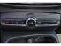 Volvo XC40 Extended Range Plus 82 kWh - IntelliSafe Assist & Surround - Parkeercamera achter - Verwarmde voorstoelen & stuur - Parkeersensoren voor & achter - Draadloze tel. lader - Warmtepomp - Elektr. inklapbare trekhaak - 19' LMV