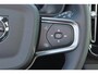 Volvo XC40 Extended Range Plus 82 kWh - IntelliSafe Assist & Surround - Parkeercamera achter - Verwarmde voorstoelen & stuur - Parkeersensoren voor & achter - Draadloze tel. lader - Warmtepomp - Elektr. inklapbare trekhaak - 19' LMV