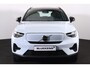 Volvo XC40 Extended Range Plus 82 kWh - IntelliSafe Assist & Surround - Parkeercamera achter - Verwarmde voorstoelen & stuur - Parkeersensoren voor & achter - Draadloze tel. lader - Warmtepomp - Elektr. inklapbare trekhaak - 19' LMV