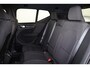 Volvo XC40 Extended Range Plus 82 kWh - IntelliSafe Assist & Surround - Parkeercamera achter - Verwarmde voorstoelen & stuur - Parkeersensoren voor & achter - Draadloze tel. lader - Warmtepomp - Elektr. inklapbare trekhaak - 19' LMV