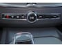 Volvo XC60 T6 Recharge AWD Ultra Black Edition - LONG RANGE - Panorama/schuifdak - IntelliSafe Assist & Surround - 360º Camera - Bowers & Wilkins audio - Adaptieve LED koplampen - Verwarmde voorstoelen & stuur - Parkeersensoren voor & achter - Elektr. bedienb. voorstoelen met geheugen - Head up display - Draadloze tel. lader - Extra getint glas - 21' LMV