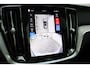 Volvo V60 T6 Plug-in hybrid AWD Ultra Dark | Geventileerde stoelen | Bowers & Wilkins | Extra getint glas | 19 inch lichtmetalen velgen | 360 graden camera | Stoel- / stuurwielverwarming | Achterbank verwarmd