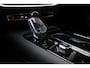 Volvo V60 T6 Plug-in hybrid AWD Ultra Dark | Geventileerde stoelen | Bowers & Wilkins | Extra getint glas | 19 inch lichtmetalen velgen | 360 graden camera | Stoel- / stuurwielverwarming | Achterbank verwarmd