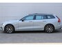 Volvo V60 T6 Plug-in hybrid AWD Plus Dark | Panoramadak | Verwarmbare Voorstoelen (met geheugen), Stuurwiel en Achterbank | Semi-Elektrische Trekhaak | Verwarmbare Voorruit | Premium Audio by Harman Kardon | 360-Camera