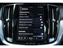Volvo V60 T6 Plug-in hybrid AWD Plus Dark | Panoramadak | Verwarmbare Voorstoelen (met geheugen), Stuurwiel en Achterbank | Semi-Elektrische Trekhaak | Verwarmbare Voorruit | Premium Audio by Harman Kardon | 360-Camera