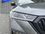 Skoda Octavia Combi 1.4 TSI 245PK RS iV PHEV / Panoramadak / Verwarmde Sportstoelen voorzijde / Head-Up Display / LED Matrix / Parkeersensoren V+A / 18"LMV / Skoda