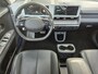 Hyundai Ioniq 5 Lounge 73kWh Automaat / SOH 100 % / HUD / Apple Carplay Android Auto / Trekgewicht 1600 kg / Rondomzicht camera / Stuur-, Stoel en Achterbankverwarming / Adaptief CC / Bose Audio Systeem / Stoelventilatie / Elektrische achterklep /