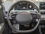 Hyundai Ioniq 5 Lounge 73kWh Automaat / SOH 100 % / HUD / Apple Carplay Android Auto / Trekgewicht 1600 kg / Rondomzicht camera / Stuur-, Stoel en Achterbankverwarming / Adaptief CC / Bose Audio Systeem / Stoelventilatie / Elektrische achterklep /