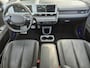 Hyundai Ioniq 5 Lounge 73kWh Automaat / SOH 100 % / HUD / Apple Carplay Android Auto / Trekgewicht 1600 kg / Rondomzicht camera / Stuur-, Stoel en Achterbankverwarming / Adaptief CC / Bose Audio Systeem / Stoelventilatie / Elektrische achterklep /
