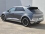 Hyundai Ioniq 5 Lounge 73kWh Automaat / SOH 100 % / HUD / Apple Carplay Android Auto / Trekgewicht 1600 kg / Rondomzicht camera / Stuur-, Stoel en Achterbankverwarming / Adaptief CC / Bose Audio Systeem / Stoelventilatie / Elektrische achterklep /