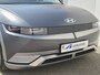 Hyundai Ioniq 5 Lounge 73kWh Automaat / SOH 100 % / HUD / Apple Carplay Android Auto / Trekgewicht 1600 kg / Rondomzicht camera / Stuur-, Stoel en Achterbankverwarming / Adaptief CC / Bose Audio Systeem / Stoelventilatie / Elektrische achterklep /