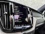 Volvo XC60 2.0 T6 Plug-in hybrid AWD R-Design | Long Range | Trekhaak | Luchtvering | 21'' velgen | 360 camera | Adaptieve cruise control | Elektrische stoelverstelling | Actieve LED koplampen | Stoel- en stuurwielverwarming |
