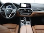 BMW 5-Serie 530e iPerformance | Leder | Stoelverwarming | Sfeerverlichting | Full LED | Navigatie | Parkeerhulp | Sportstoelen | Cruise control | PHEV | Plug In
