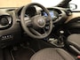 Toyota Aygo X 1.0 VVT-i MT Premium - ORIGINEEL NEDERLANDSE AUTO - CARBIO DAK - PARKEERSENSOREN VOOR EN ACHTER - DRAADLOZE APPLE CARPLAY/ANDROID AUTO - DRAADLOZE TELEFOONLADER - VOORSTOELEN VERWARMD - NAVIGATIE