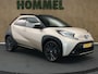 Toyota Aygo X 1.0 VVT-i MT Premium - ORIGINEEL NEDERLANDSE AUTO - CARBIO DAK - PARKEERSENSOREN VOOR EN ACHTER - DRAADLOZE APPLE CARPLAY/ANDROID AUTO - DRAADLOZE TELEFOONLADER - VOORSTOELEN VERWARMD - NAVIGATIE