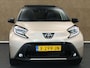 Toyota Aygo X 1.0 VVT-i MT Premium Cabrio - ORIGINEEL NEDERLANDSE AUTO - CARBIO DAK - PARKEERSENSOREN VOOR EN ACHTER - DRAADLOZE APPLE CARPLAY/ANDROID AUTO - DRAADLOZE TELEFOONLADER - VOORSTOELEN VERWARMD - NAVIGATIE
