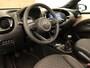 Toyota Aygo X 1.0 VVT-i MT Premium - ORIGINEEL NEDERLANDSE AUTO - CARBIO DAK - PARKEERSENSOREN VOOR EN ACHTER - DRAADLOZE APPLE CARPLAY/ANDROID AUTO - DRAADLOZE TELEFOONLADER - VOORSTOELEN VERWARMD - NAVIGATIE