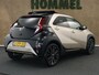 Toyota Aygo X 1.0 VVT-i MT Premium - ORIGINEEL NEDERLANDSE AUTO - CARBIO DAK - PARKEERSENSOREN VOOR EN ACHTER - DRAADLOZE APPLE CARPLAY/ANDROID AUTO - DRAADLOZE TELEFOONLADER - VOORSTOELEN VERWARMD - NAVIGATIE