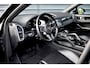 Porsche Cayenne Coupé 3.0 E-Hybrid 462pk | Panoramadak | Sport Chrono | 360 Camera | 21'' Wielen | Luchtvering | Stuurverwarming |  Stoel + Achterbankverwarming | LED Achterlichten donker |