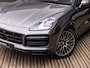 Porsche Cayenne 3.0 | SPORTDESIGN | NL AUTO | VOLLEDIG PORSCHE ONDERHOUDEN | VIERWIELBESTURING | PANORAMA/SCHUIF-KANTELDAK | 14-WEG STOELEN | BOSE | LUCHTVERING | SPORTUITLAAT EINDSTUKKEN | 21 INCH |