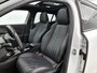 Peugeot e-2008 EV GT Pack 50 kWh 136 pk | Navigatie | Elektrisch Glazen Panoramadak | Achteruitrijcamera | Lederen Bekleding | Verwarmde Sportstoelen | Trekhaak | LED Koplampen | Dodehoek Detectie | Adaptieve Cruise Control | 18" Lichtmetalen Velgen | Apple Carplay/Android Auto |