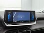 Peugeot e-2008 EV GT Pack 50 kWh 136 pk | Navigatie | Elektrisch Glazen Panoramadak | Achteruitrijcamera | Lederen Bekleding | Verwarmde Sportstoelen | Trekhaak | LED Koplampen | Dodehoek Detectie | Adaptieve Cruise Control | 18" Lichtmetalen Velgen | Apple Carplay/Android Auto |