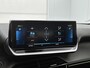 Peugeot e-2008 EV GT Pack 50 kWh 136 pk | Navigatie | Elektrisch Glazen Panoramadak | Achteruitrijcamera | Lederen Bekleding | Verwarmde Sportstoelen | Trekhaak | LED Koplampen | Dodehoek Detectie | Adaptieve Cruise Control | 18" Lichtmetalen Velgen | Apple Carplay/Android Auto |