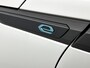 Peugeot e-2008 EV GT Pack 50 kWh 136 pk | Navigatie | Elektrisch Glazen Panoramadak | Achteruitrijcamera | Lederen Bekleding | Verwarmde Sportstoelen | Trekhaak | LED Koplampen | Dodehoek Detectie | Adaptieve Cruise Control | 18" Lichtmetalen Velgen | Apple Carplay/Android Auto |