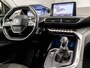 Peugeot 5008 1.2 PureTech Sport 7 Persoons (APPLE CARPLAY, GROOT NAVI, CLIMATE, PARKEERSENSOREN, SPORTSTOELEN, GETINT GLAS, CRUISE, NIEUWSTAAT)