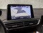 Peugeot 5008 1.2 PureTech Sport 7 Persoons (APPLE CARPLAY, GROOT NAVI, CLIMATE, PARKEERSENSOREN, SPORTSTOELEN, GETINT GLAS, CRUISE, NIEUWSTAAT)