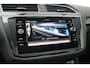 Volkswagen Tiguan 1.4 TSI eHybrid Elegance // Elek. Trekhaak - Panoramadak - Matrix LED IQ Light - Camera - Wireless CarPlay & Android Auto