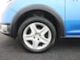 Dacia Sandero 0.9 TCe Stepway Lauréate Trekhaak hoge instap airco centrvergr elecraam audio/aux/stuurbed lmvelg De Dacia Sandero 0.9 TCe Stepway Lauréate uit 2016 is een praktische en betaalbare auto die zich goed leent voor dagelijks gebruik. Dankzij de verhoogde rijhoogte en robuuste uitstraling heef