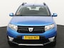 Dacia Sandero 0.9 TCe Stepway Lauréate Trekhaak hoge instap airco centrvergr elecraam audio/aux/stuurbed lmvelg De Dacia Sandero 0.9 TCe Stepway Lauréate uit 2016 is een praktische en betaalbare auto die zich goed leent voor dagelijks gebruik. Dankzij de verhoogde rijhoogte en robuuste uitstraling heef