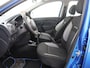 Dacia Sandero 0.9 TCe Stepway Lauréate Trekhaak hoge instap airco centrvergr elecraam audio/aux/stuurbed lmvelg De Dacia Sandero 0.9 TCe Stepway Lauréate uit 2016 is een praktische en betaalbare auto die zich goed leent voor dagelijks gebruik. Dankzij de verhoogde rijhoogte en robuuste uitstraling heef